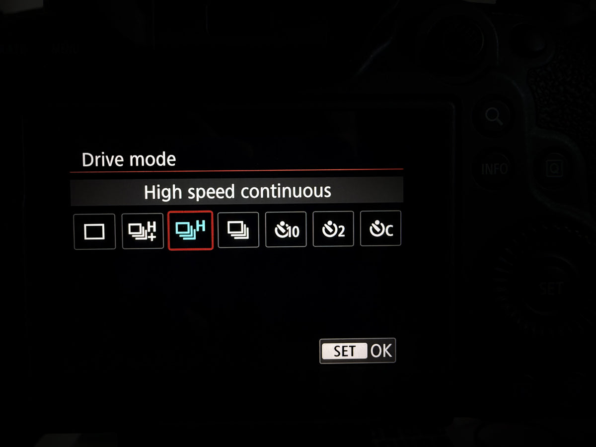 Camera drive mode set to high-speed continuous